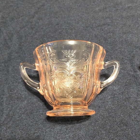 Vintage pink depression sugar and creamer set - Picture 4 of 5